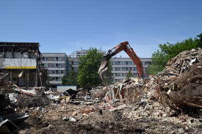 Tu była studencka stołówka, wielkie wyburzanie na miasteczku AGH - zdjęcie 3