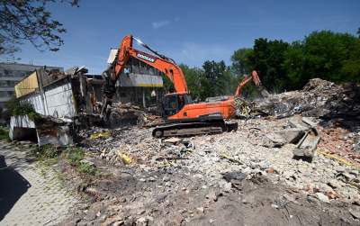 Tu była studencka stołówka, wielkie wyburzanie na miasteczku AGH - zdjęcie 12