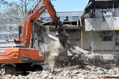 Tu była studencka stołówka, wielkie wyburzanie na miasteczku AGH - zdjęcie 7