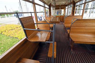 Przejechały na lawetach, po Krakowie jeździć będą o własnych siłach. Zabytkowe tramwaje z Warszawy i Poznania - zdjęcie 22