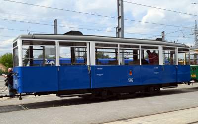 Przejechały na lawetach, po Krakowie jeździć będą o własnych siłach. Zabytkowe tramwaje z Warszawy i Poznania - zdjęcie 28