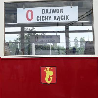Przejechały na lawetach, po Krakowie jeździć będą o własnych siłach. Zabytkowe tramwaje z Warszawy i Poznania - zdjęcie 6
