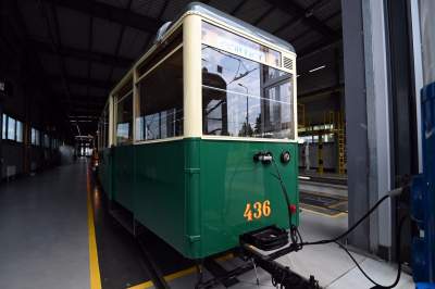 Przejechały na lawetach, po Krakowie jeździć będą o własnych siłach. Zabytkowe tramwaje z Warszawy i Poznania - zdjęcie 10