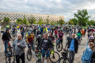 Prawie jak w Amsterdamie, rowerzyści "przegonili" samochody... - zdjęcie 4