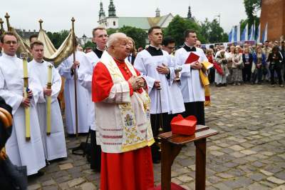 Sacrum-profanum, centralna procesja Bożego Ciała w Krakowie AD 2023 - zdjęcie 5