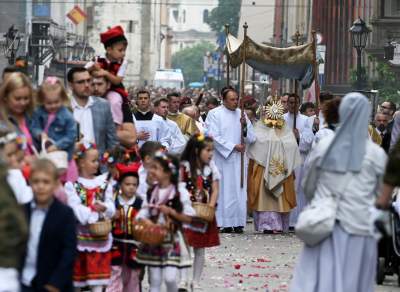 Sacrum-profanum, centralna procesja Bożego Ciała w Krakowie AD 2023 - zdjęcie 32