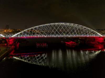 Imponująca nowa przeprawa kolejowa na Wiśle, jest też kładka pieszo-rowerowa - zdjęcie 1