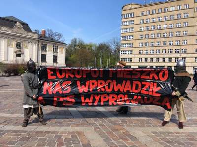 Parada śmieszności - polityczny happening w Krakowie - zdjęcie 9