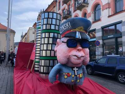 Parada śmieszności - polityczny happening w Krakowie - zdjęcie 1