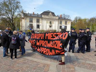 Parada śmieszności - polityczny happening w Krakowie - zdjęcie 12