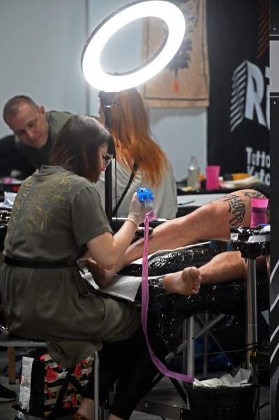 Oto najmodniejsze obecnie tatuaże, festiwalowe szaleństwo w Krakowie - zdjęcie 34