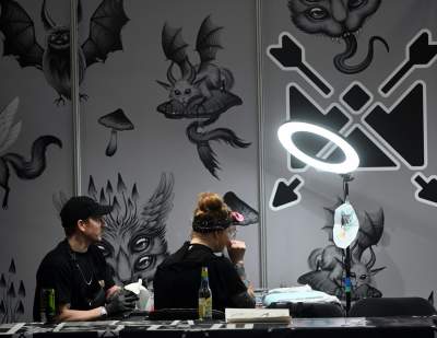 Oto najmodniejsze obecnie tatuaże, festiwalowe szaleństwo w Krakowie - zdjęcie 4