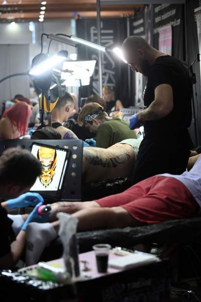 Oto najmodniejsze obecnie tatuaże, festiwalowe szaleństwo w Krakowie - zdjęcie 36