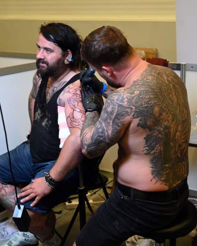 Oto najmodniejsze obecnie tatuaże, festiwalowe szaleństwo w Krakowie - zdjęcie 20