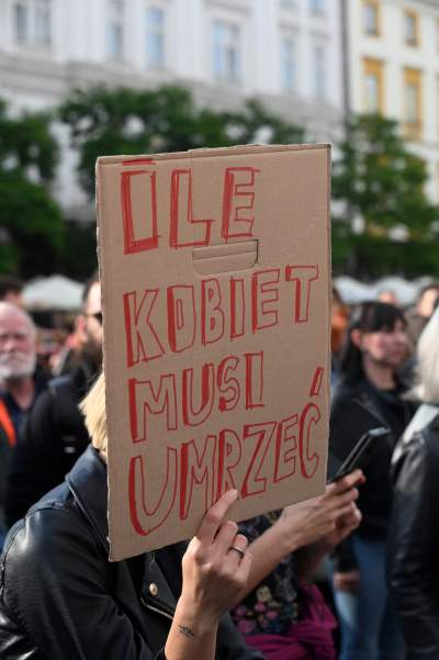 Ani jednej więcej, protest w Krakowie po śmierci ciężarnej Doroty - zdjęcie 13