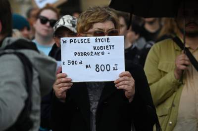 Ani jednej więcej, protest w Krakowie po śmierci ciężarnej Doroty - zdjęcie 14