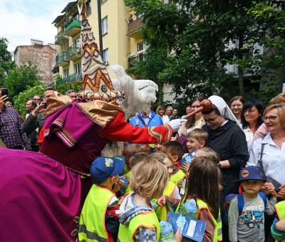 Pobiera haracz, w zamian wali buławą na szczęście. Udany debiut - zdjęcie 10