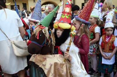 Pobiera haracz, w zamian wali buławą na szczęście. Udany debiut - zdjęcie 27