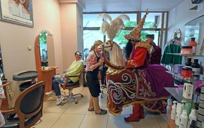 Pobiera haracz, w zamian wali buławą na szczęście. Udany debiut - zdjęcie 24