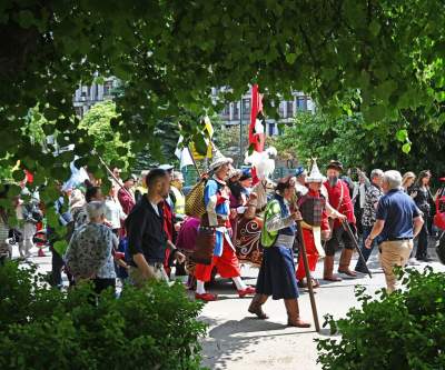 Pobiera haracz, w zamian wali buławą na szczęście. Udany debiut - zdjęcie 23