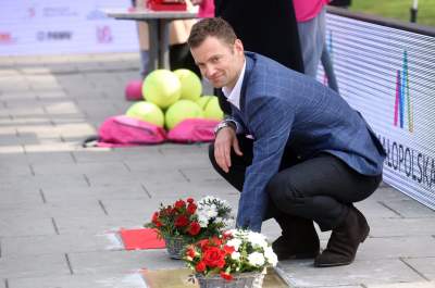 A tymczasem na ławeczce w Krakowie: Radwańska, Fibak... - zdjęcie 12