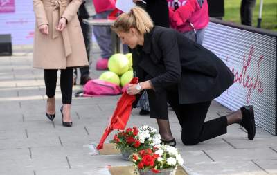 A tymczasem na ławeczce w Krakowie: Radwańska, Fibak... - zdjęcie 15