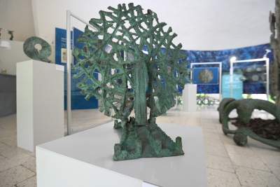 Intrygująca wystawa w parku Decjusza, kosmiczne rzeźby Bronisława Chromego - zdjęcie 4