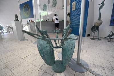 Intrygująca wystawa w parku Decjusza, kosmiczne rzeźby Bronisława Chromego - zdjęcie 7