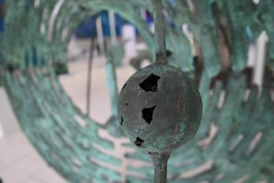 Intrygująca wystawa w parku Decjusza, kosmiczne rzeźby Bronisława Chromego - zdjęcie 19