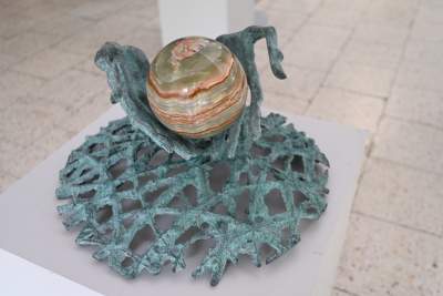 Intrygująca wystawa w parku Decjusza, kosmiczne rzeźby Bronisława Chromego - zdjęcie 11