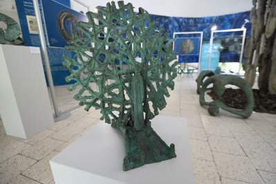 Intrygująca wystawa w parku Decjusza, kosmiczne rzeźby Bronisława Chromego - zdjęcie 2