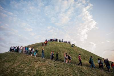 Tak zaczął się na kopcu Kraka najdłuższy dzień w roku, piękny wschód Słońca - zdjęcie 13