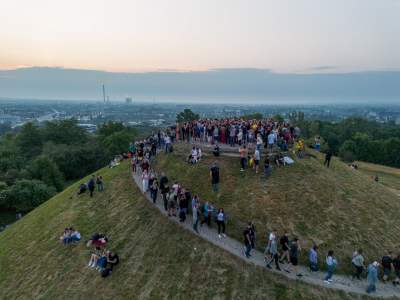 Tak zaczął się na kopcu Kraka najdłuższy dzień w roku, piękny wschód Słońca - zdjęcie 15