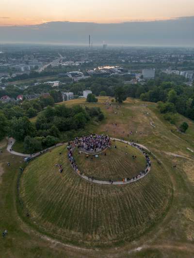 Tak zaczął się na kopcu Kraka najdłuższy dzień w roku, piękny wschód Słońca - zdjęcie 16