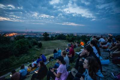 Tak zaczął się na kopcu Kraka najdłuższy dzień w roku, piękny wschód Słońca - zdjęcie 1