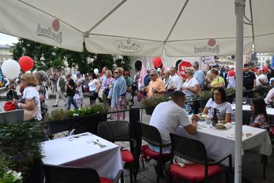 Niedziela na Rynku Głównym. Idzie "Marsz dla życia i rodziny" - zdjęcie 2