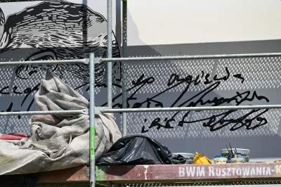 Park Szymborskiej na parę dni przed otwarciem, mural też prawie gotowy - zdjęcie 28