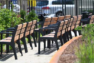 Park Szymborskiej na parę dni przed otwarciem, mural też prawie gotowy - zdjęcie 27