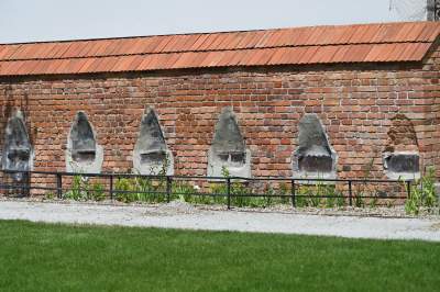 Park Szymborskiej na parę dni przed otwarciem, mural też prawie gotowy - zdjęcie 35