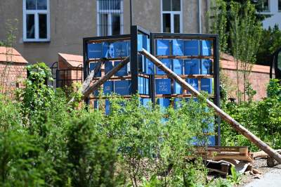 Park Szymborskiej na parę dni przed otwarciem, mural też prawie gotowy - zdjęcie 16