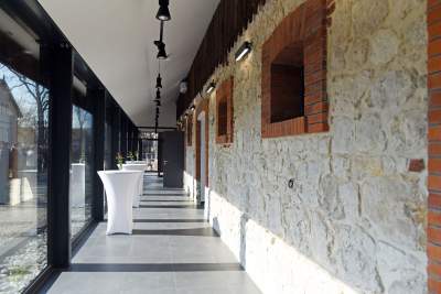 Ależ pięknie wyremontowali stary spichlerz Mydlnikach! Fot. Marek Lasyk - zdjęcie 9