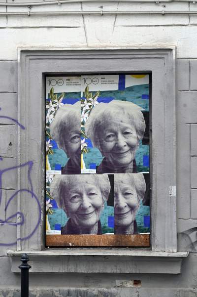 Poezja noblistki trafiła na płot, wyjątkowa wystawa na Dolnych Młynów - zdjęcie 22