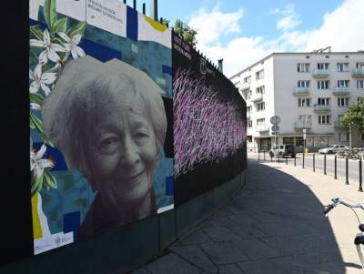 Poezja noblistki trafiła na płot, wyjątkowa wystawa na Dolnych Młynów - zdjęcie 3