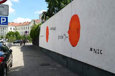 Poezja noblistki trafiła na płot, wyjątkowa wystawa na Dolnych Młynów - zdjęcie 4