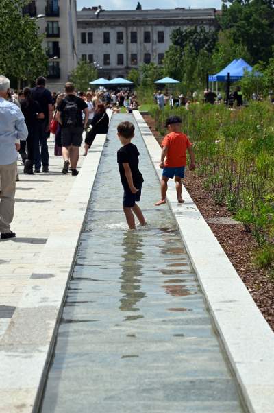 Krakowianie pokochali nowy park im. Wisławy Szymborskiej, zachwycające miejsce - zdjęcie 14
