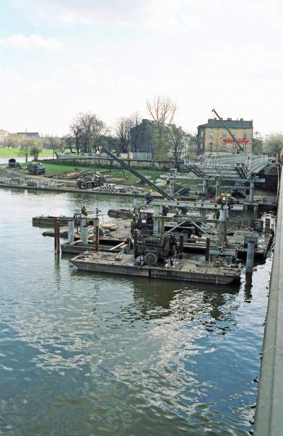 Budowa mostu Lajkonik, tymczasowej przeprawy w roku 1998