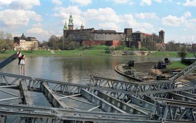 Budowa mostu Lajkonik, tymczasowej przeprawy w roku 1998