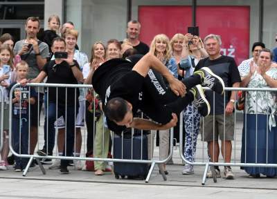 Zaczęło się uliczne szaleństwo w Krakowie. Spektakularny festiwal wystartował - zdjęcie 13