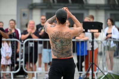 Zaczęło się uliczne szaleństwo w Krakowie. Spektakularny festiwal wystartował - zdjęcie 15