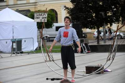 Zaczęło się uliczne szaleństwo w Krakowie. Spektakularny festiwal wystartował - zdjęcie 4